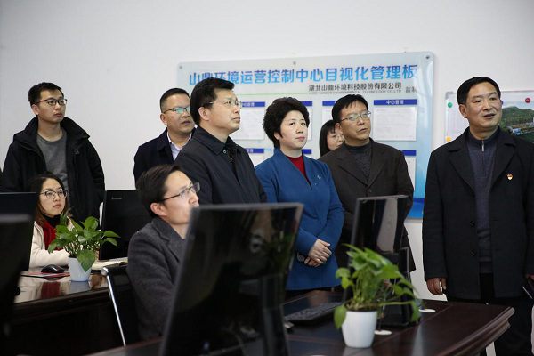 陶厅长参观照片.png 陶厅长参观照片.png